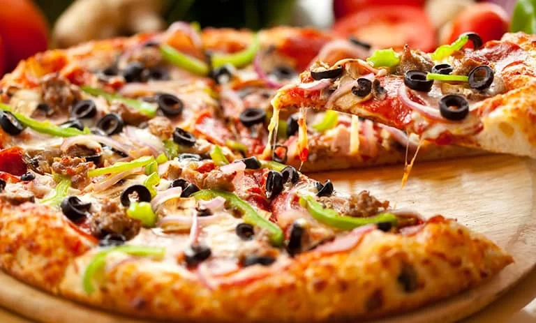 پیتزا مخلوط با گوشت